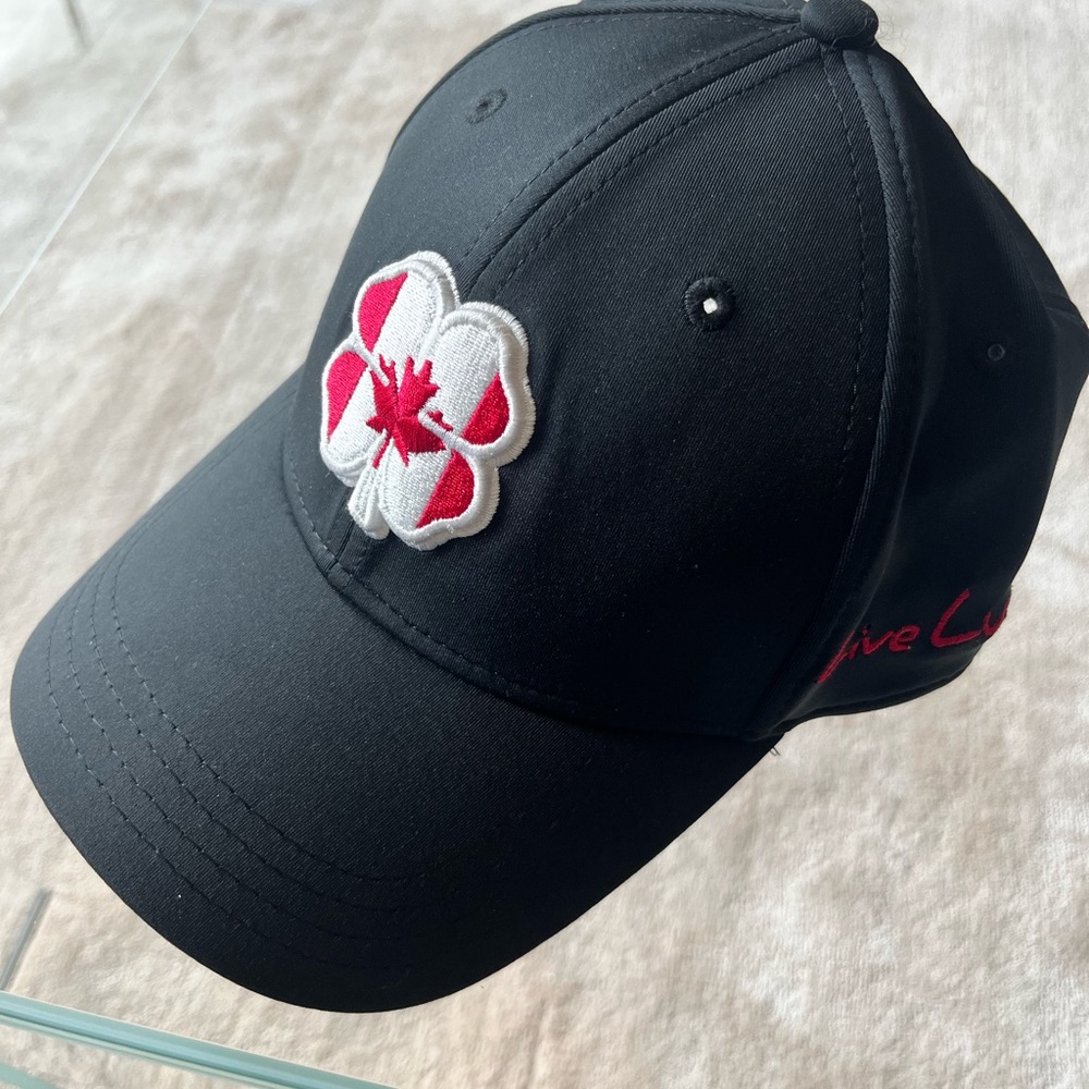 Black Clover Hat Live Lucky Black Red Canada Flag Logo Cap Flex Size S/M
